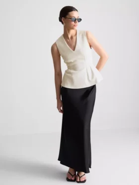 Αμάνικο τοπ με V-neck και πεπλούμ