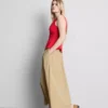 Αμάνικο τοπ με V-neck και πεπλούμ