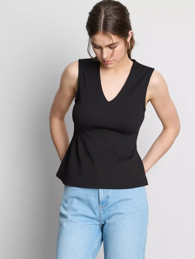 Αμάνικο τοπ με V-neck και πεπλούμ