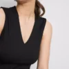 Αμάνικο τοπ με V-neck και πεπλούμ