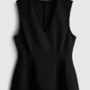 Αμάνικο τοπ με V-neck και πεπλούμ