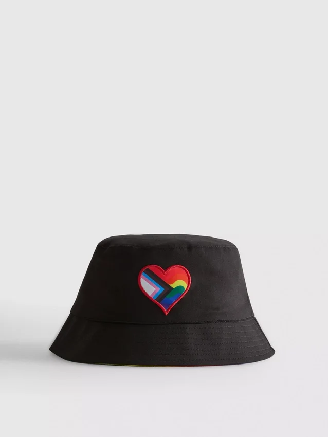 Αναστρέψιμο καπέλο τύπου «bucket» με θέμα το Pride