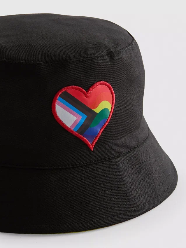 Αναστρέψιμο καπέλο τύπου «bucket» με θέμα το Pride