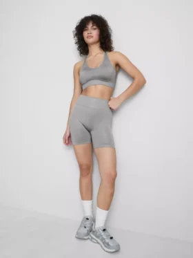 Απρόσφρακτο, γυαλιστερό αθλητικό crop top