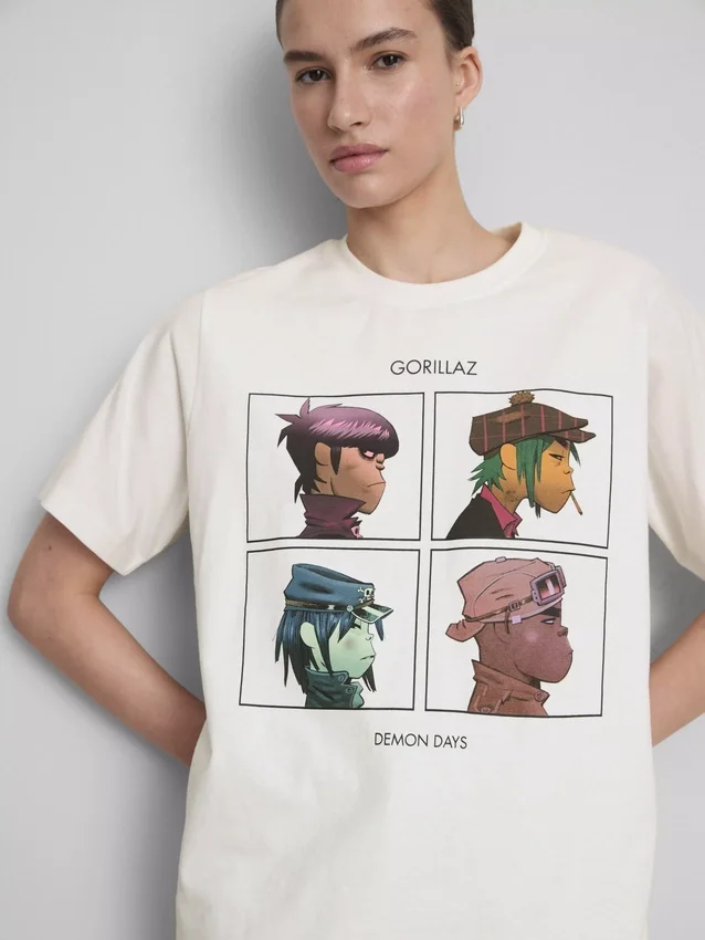 Χαλαρό μουσικό μπλουζάκι με γραφικό Gorillaz