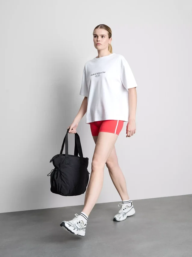 Χαλαρό βαμβακερό T-shirt με γραφικά