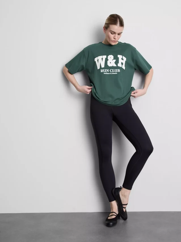 Χαλαρό βαμβακερό T-shirt με γραφικά