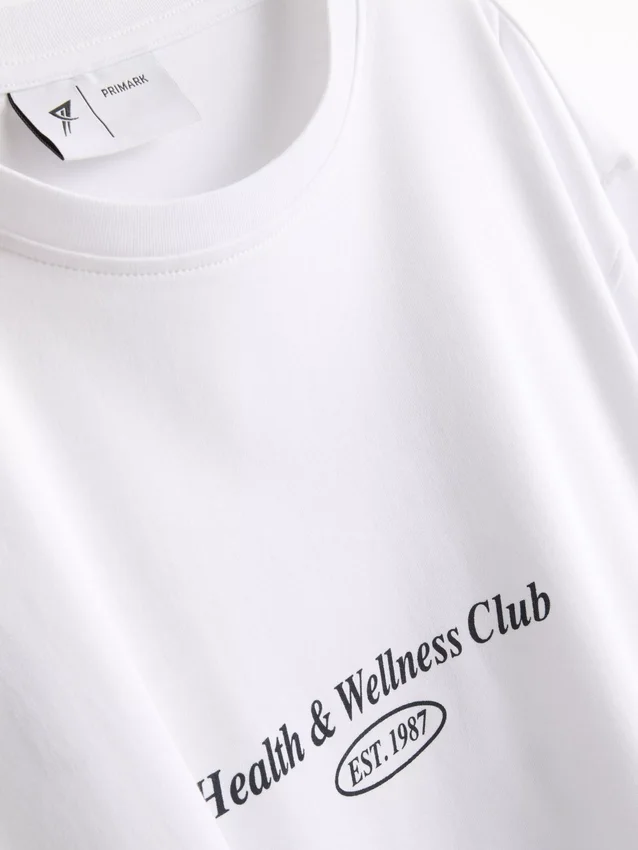 Χαλαρό βαμβακερό T-shirt με γραφικά