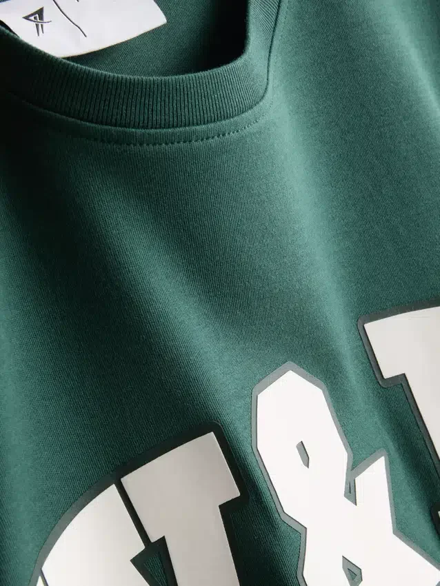 Χαλαρό βαμβακερό T-shirt με γραφικά