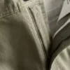 Χινο παντελόνι χαλαρής εφαρμογής με μεσαίο ύψος μέσης