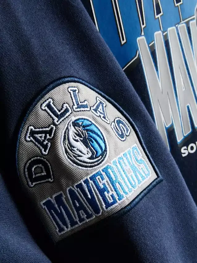 Φούτερ με κουκούλα των Dallas Mavericks της NBA