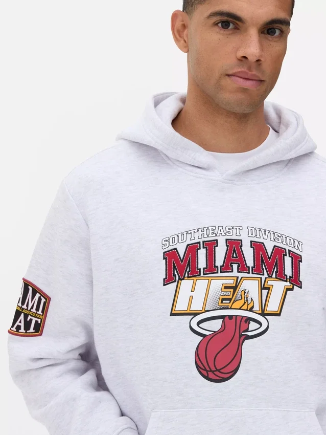 Φούτερ με κουκούλα των Miami Heat της NBA