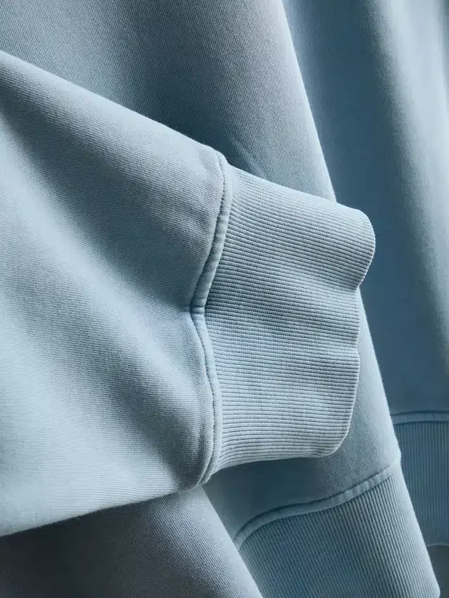 Φούτερ Oversized με χαλαρούς ώμους