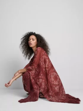 Κάπα με κρόσσια σε μοτίβο Paisley