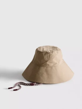 Καπέλο τύπου «bucket» με λουράκι στο πηγούνι