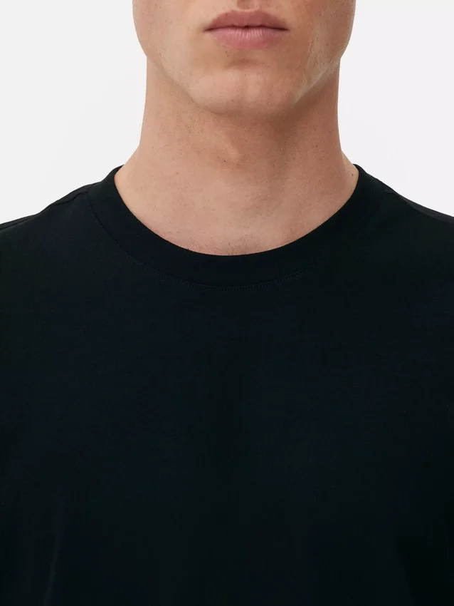 Κλασικό T-shirt με στρογγυλό λαιμό