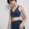 Κοντό αθλητικό τοπ με V-neck