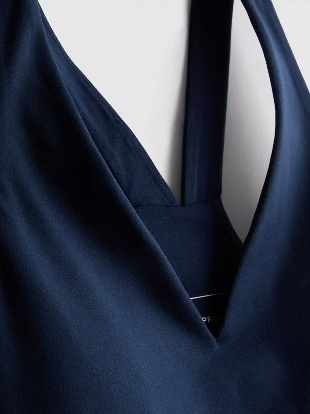 Κοντό αθλητικό τοπ με V-neck