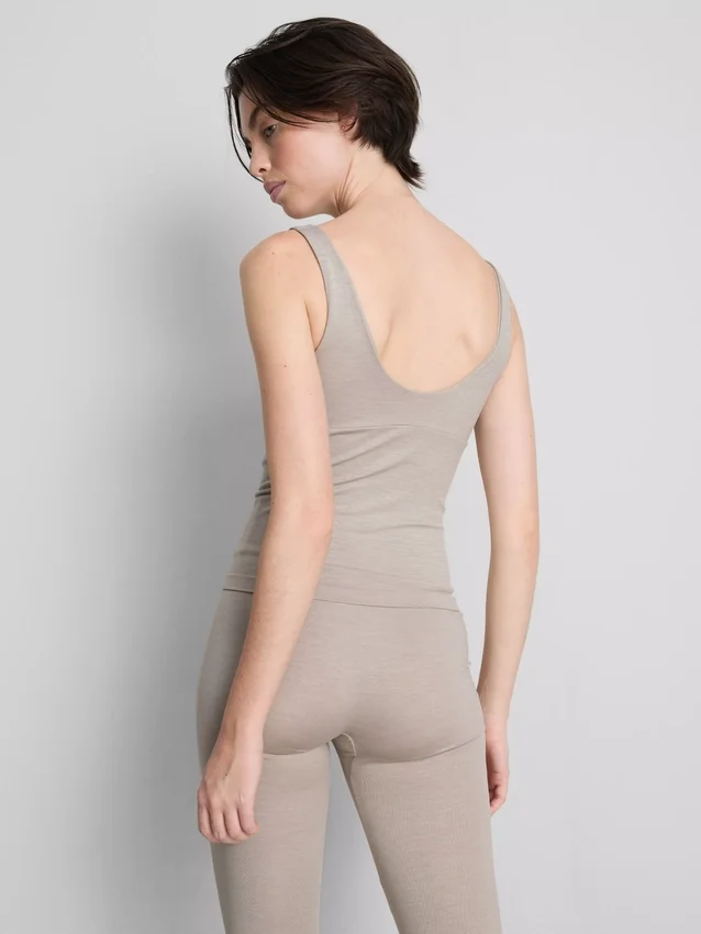 Κοντό μπλουζάκι χωρίς ραφές με V-neck