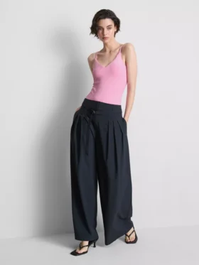 Κορμάκι με λουράκια και V-neck