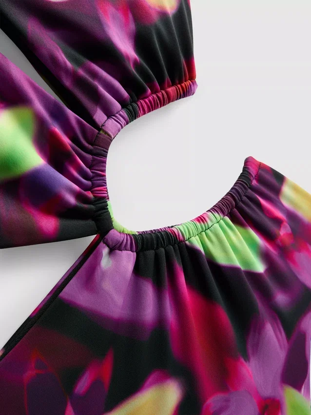 Μαγιό με τυπωμένο σχέδιο και κοψίματα