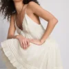 Μίνι φόρεμα με δαντέλα και βολάν της Paula Echevarría