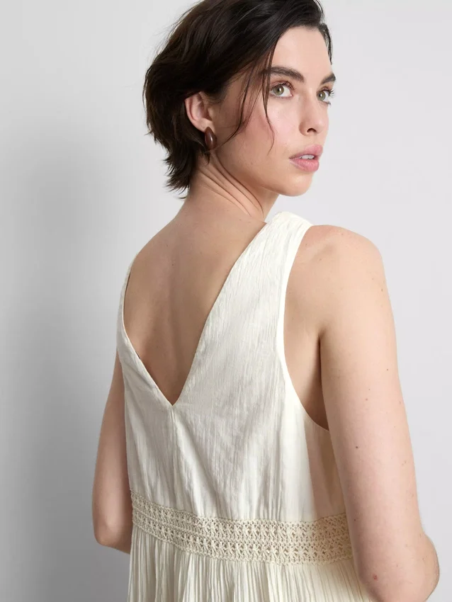 Μίνι φόρεμα με V-neck και τσαλακωτό ύφασμα