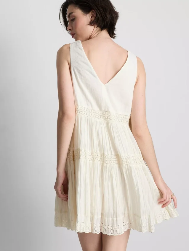 Μίνι φόρεμα με V-neck και τσαλακωτό ύφασμα