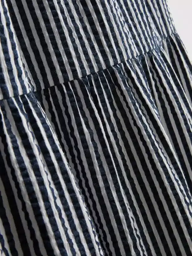 Μίντι φόρεμα σε στυλ σμόκ από βαμβακερό σιρσούκερ