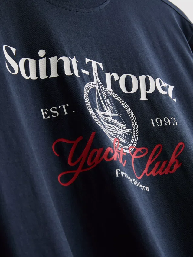 Μπλούζα με γραφικό Yacht Club