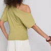 Μπλούζα με βολάν και ανοιχτούς ώμους της Paula Echevarría
