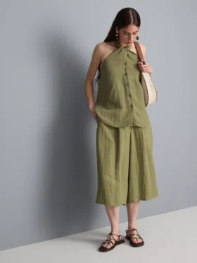 Μπλούζα με υφή και κουμπιά, με λαιμόκοψη τύπου halter