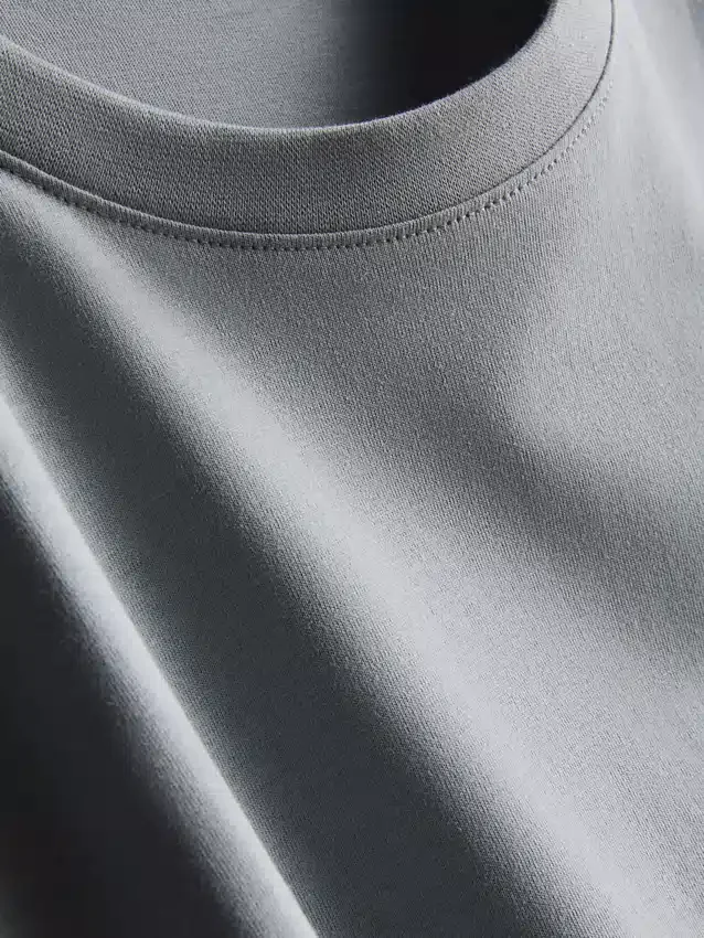 Μπλούζα βασικής γραμμής με κανονική εφαρμογή