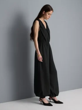 Ολόσωμη φόρμα με V-neck και φαρδιά πόδια