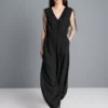Ολόσωμη φόρμα με V-neck και φαρδιά πόδια