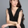 Ολόσωμη φόρμα με V-neck και φαρδιά πόδια