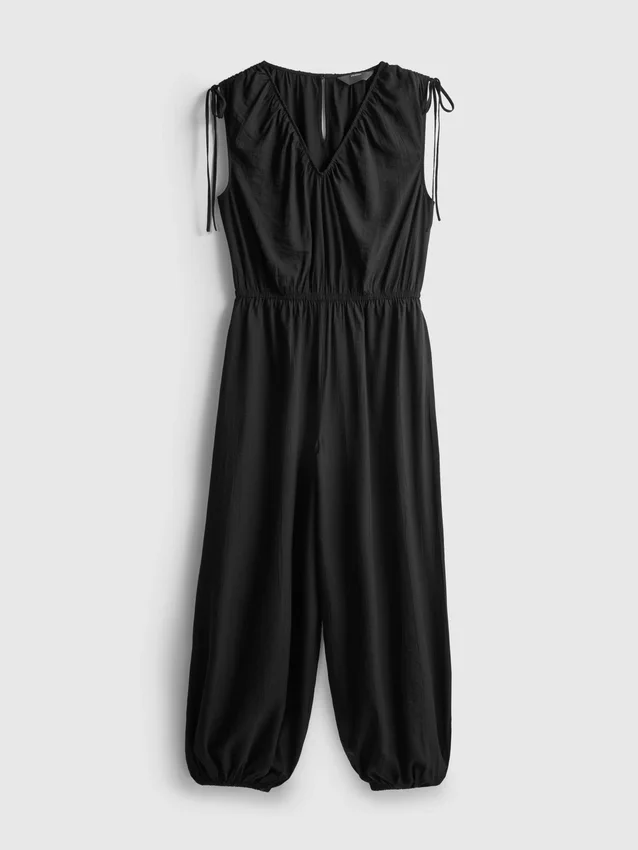 Ολόσωμη φόρμα με V-neck και φαρδιά πόδια