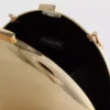 Οβάλ τσάντα crossbody Paula Echevarría σε μεταλλικό χρώμα