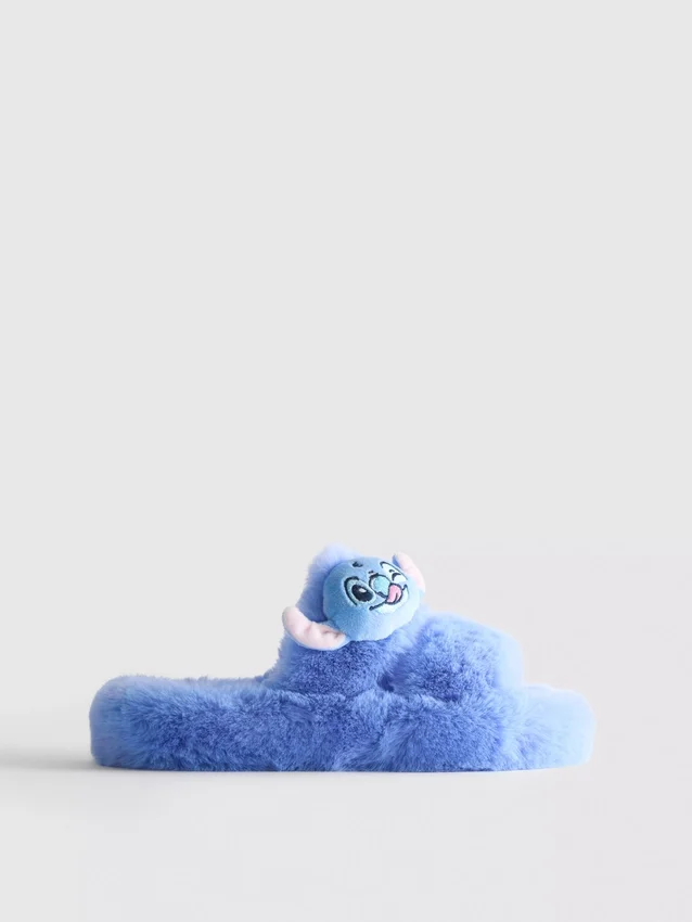 Παντόφλες της Disney με το Stitch, αφράτες και με διπλό λουράκι
