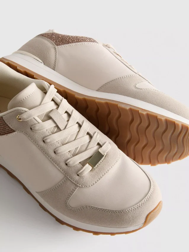 Παπούτσια χαμηλού προφίλ Sneakers με λεπτομέρεια «Diamanta»