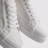 Παπούτσια Sneakers με κεντημένη μαργαρίτα