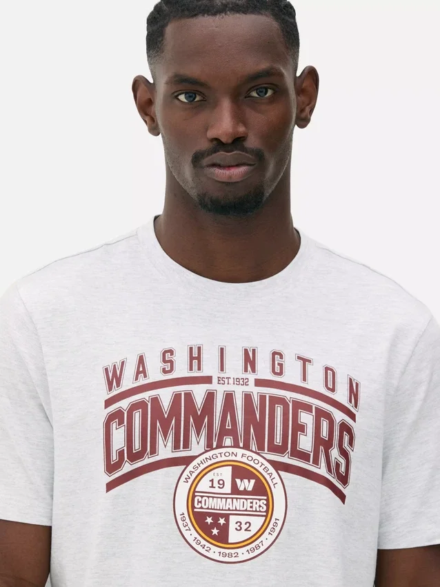 Πουκάμισα με το λογότυπο των Washington Commanders της NFL