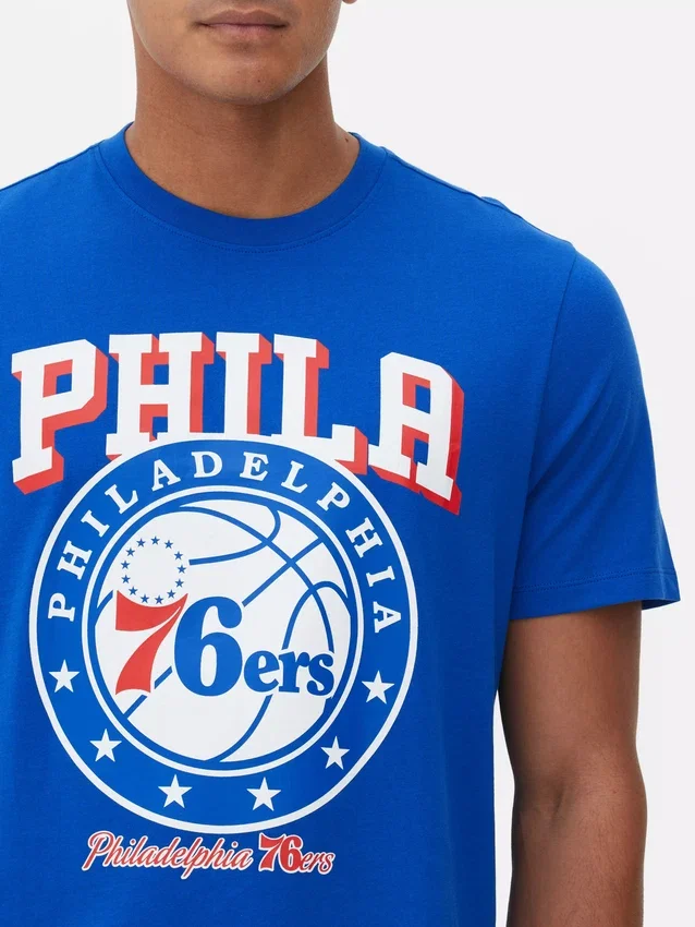 Πουκάμισο με γραφικό σχέδιο των Philadelphia 76ers της NBA