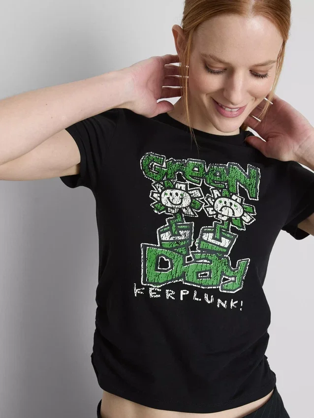 Πράσινο παιδικό μπλουζάκι «Green Day» με πτυχώσεις, με υψηλή περιεκτικότητα σε βαμβάκι