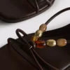 Σανδάλια με χαμηλό τακούνι και χάντρες