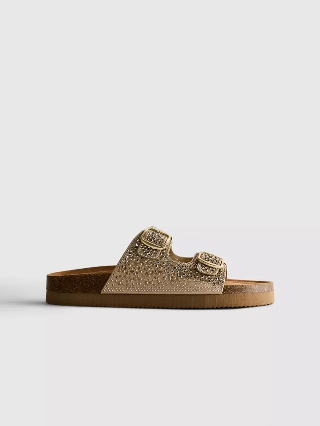 Σανδάλια με διπλή αγκράφα και διακοσμημένο πέλμα