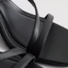 Σανδάλια με φαρδιά εφαρμογή και χοντρό τακούνι