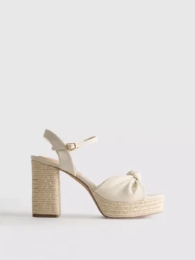 Σανδάλια με πλατφόρμα και λεπτομέρειες με κόμπους