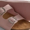 Σανδάλια μούλα με διπλό λουράκι και αγκράφα