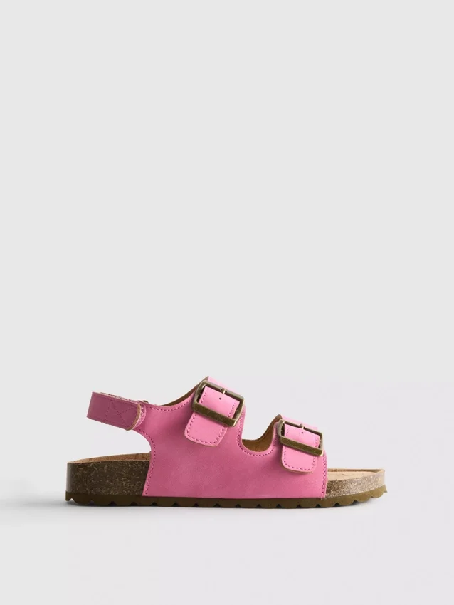 Σανδάλια slingback με διπλό λουράκι με αγκράφα
